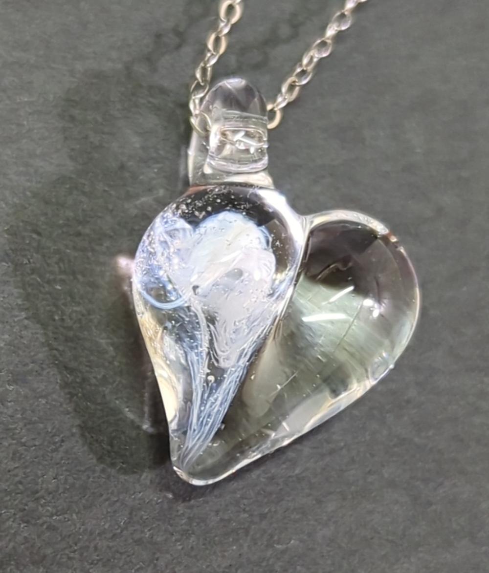 こころの形 遺骨ガラスのネックレス【クリア】